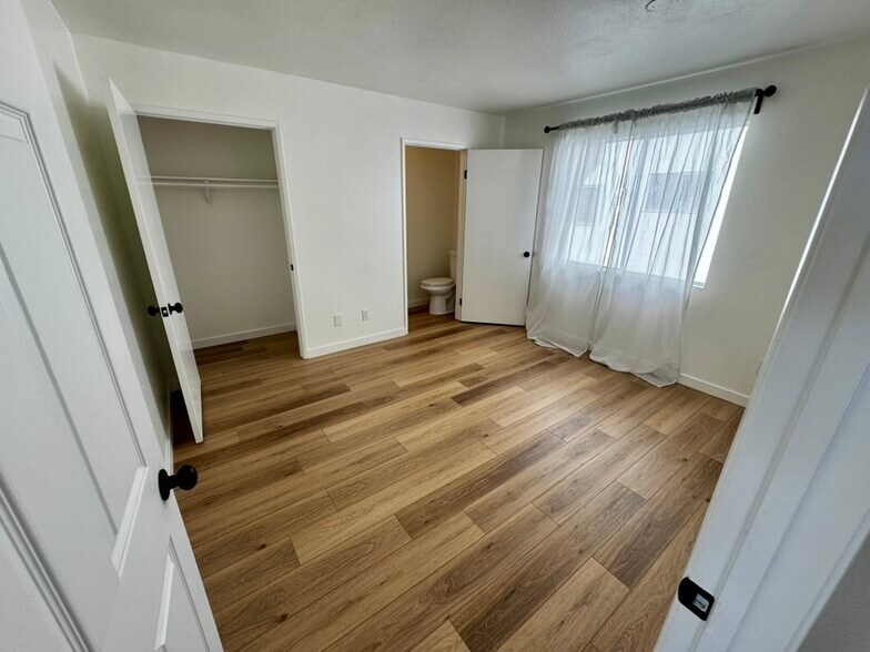 Building Photo - 658 W 23rd St