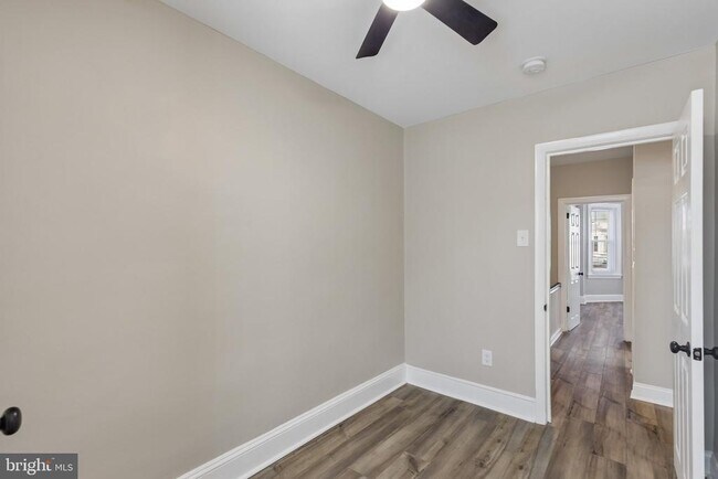 Building Photo - 5536 Pine St