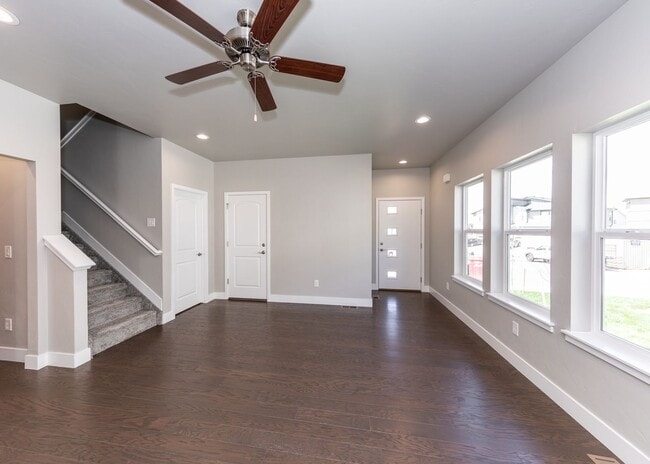 Building Photo - 5389 Sky Top Ln