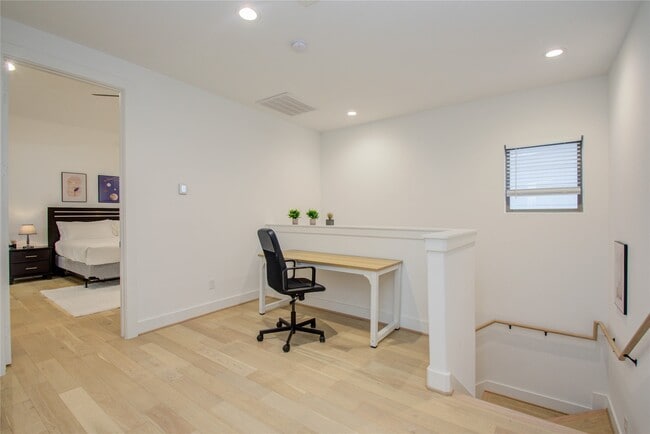 Building Photo - 2315 Sherwin St