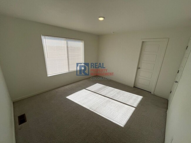 Building Photo - 503 S Rollie Ave C