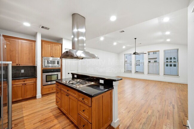 Building Photo - 2323 Sperber Ln