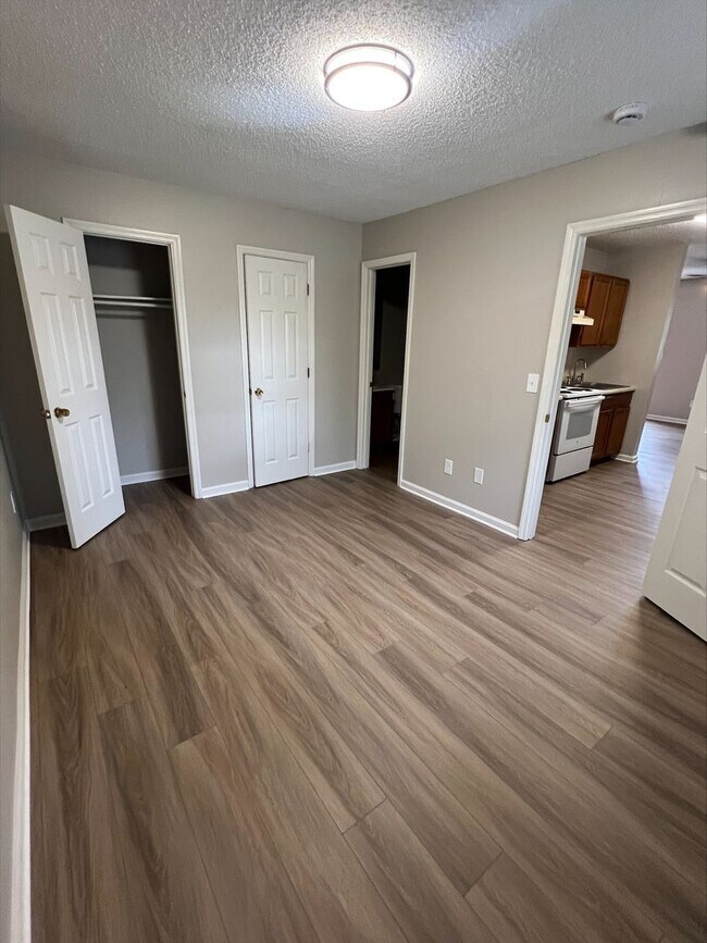 Building Photo - Move in Ready! Cozy & Modern 1-Bedroom Haven