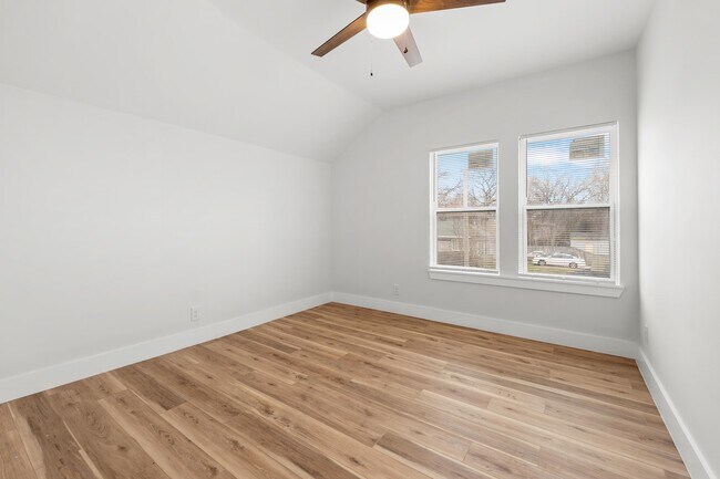 Building Photo - 1595 Court Ave