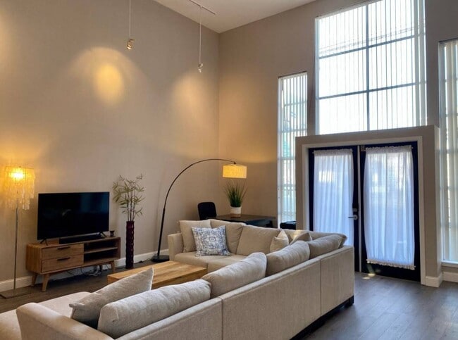 Building Photo - 311 4th St