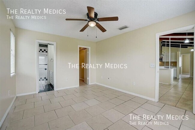 Building Photo - 1886 Elkcam Blvd