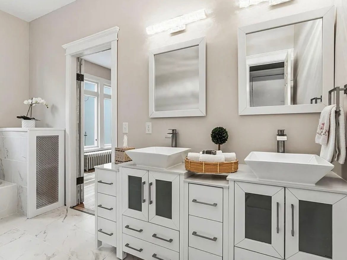 Building Photo - 2416 Harriet Ave