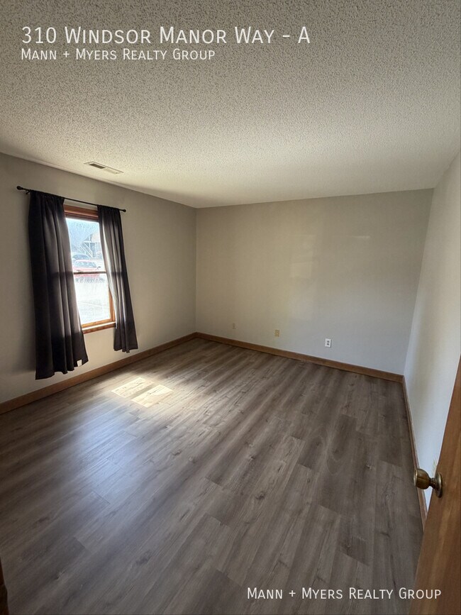 Building Photo - 310 Windsor Manor Way