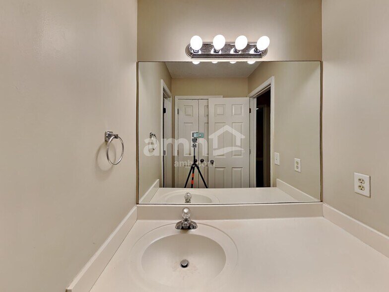 Building Photo - 1815 Bernice Dr