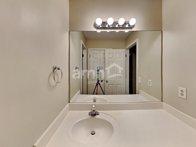 Building Photo - 1815 Bernice Dr