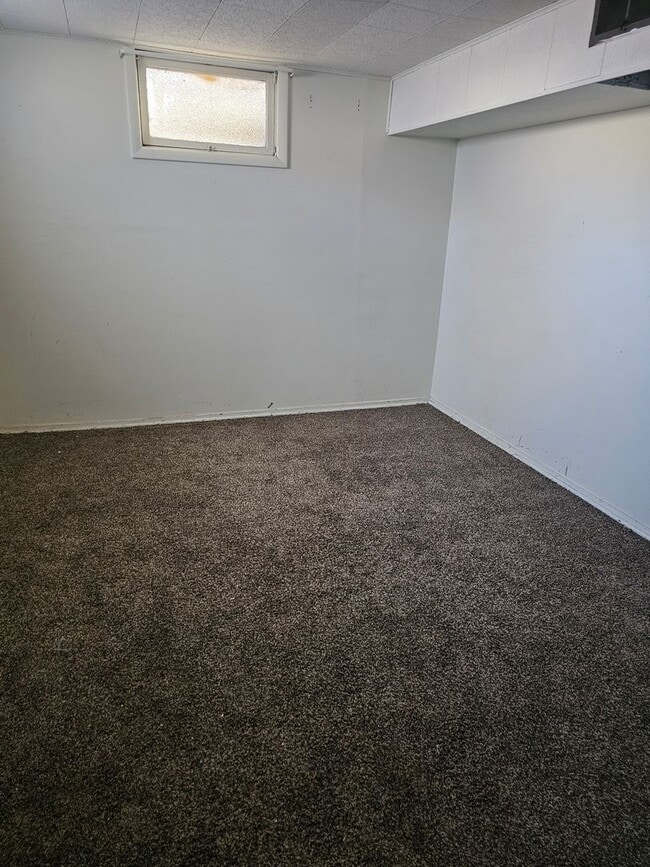 Building Photo - 909 Cale Ave