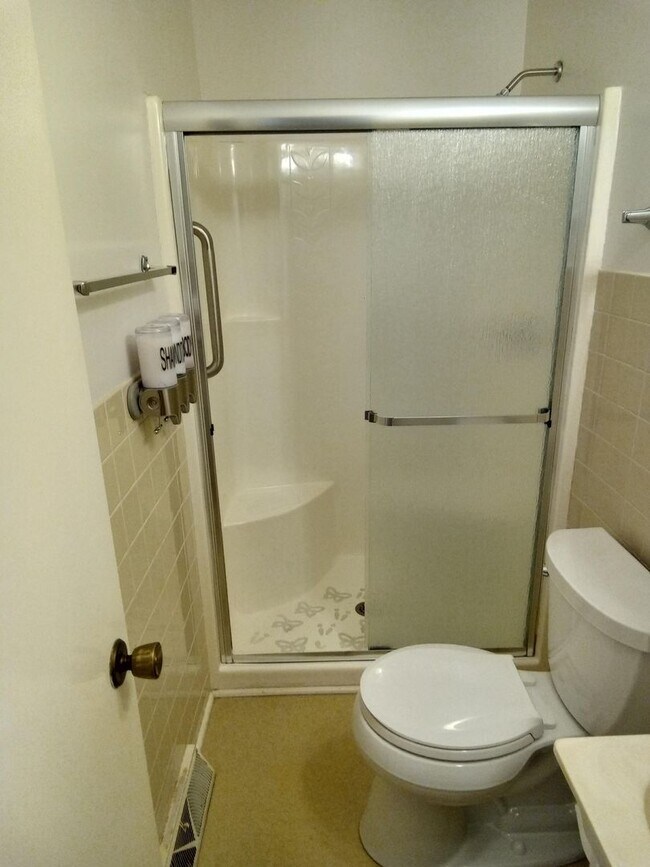 Building Photo - 4BR 3BA SFH with Full Finished Basement