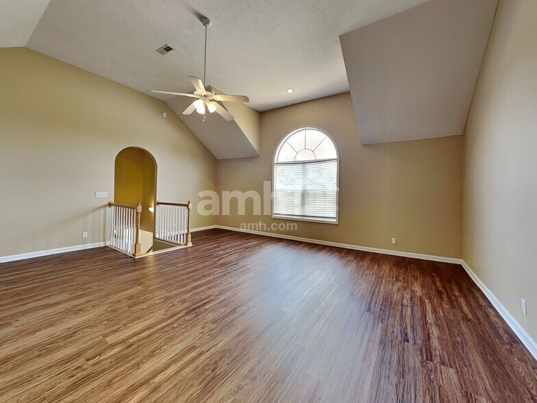 Building Photo - 3368 Marrast Dr