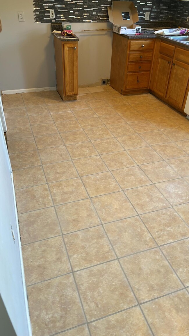 kitchen floor - 330 Mcpherson St