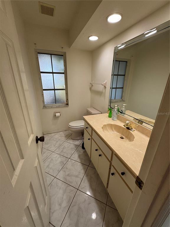 Building Photo - 5638 Country Lakes Dr