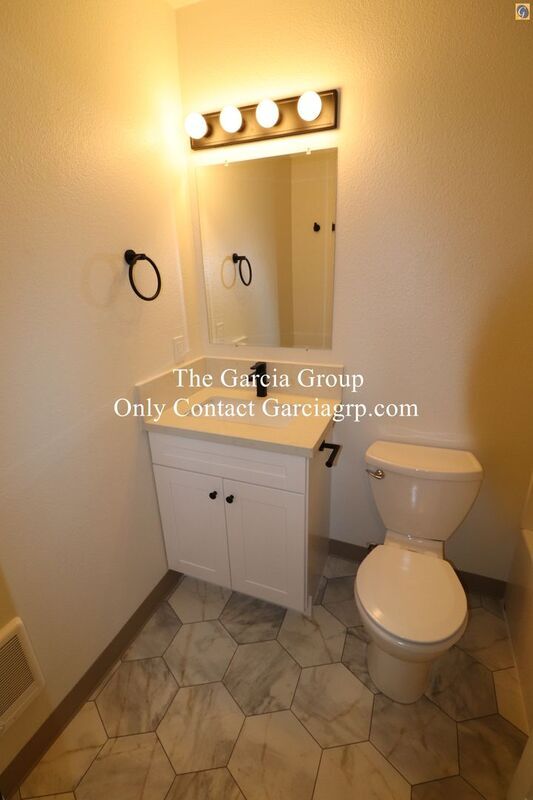 Building Photo - 1488 NE Paropa Ct