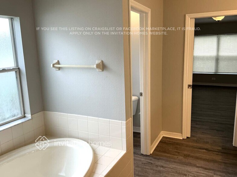 Building Photo - 1428 Tawnyberry Ct