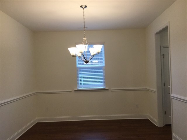 Building Photo - 3039 Greenmont Cir