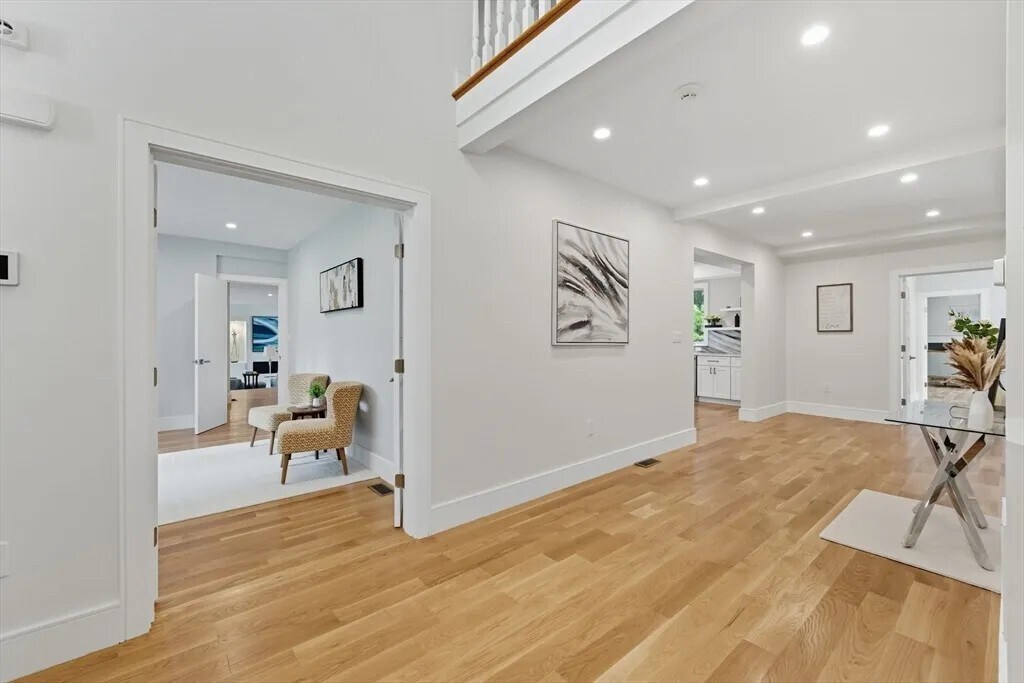 Building Photo - 22 Lincoln Rd