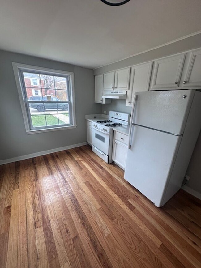 Building Photo - Midway 3 bedroom 2 bathroom House