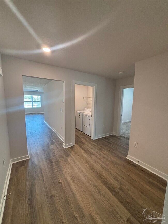 Building Photo - 111 Anhinga St