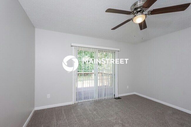 Building Photo - 4 Bedroom Pet-Friendly Home in LOUISVILLE,...