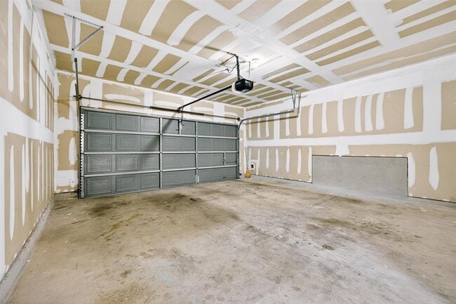 Building Photo - 2632 Century Park Blvd