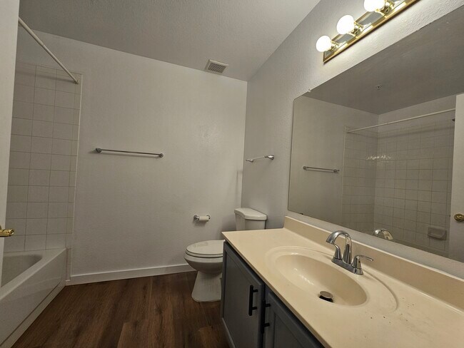 Guest Bath - 15050 N Thompson Peak Pkwy