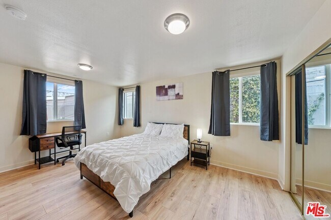 Building Photo - 5912 S Flower St