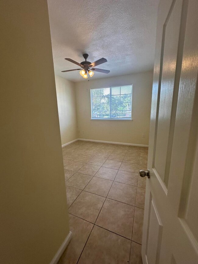 Building Photo - 9833 Baywinds Blvd