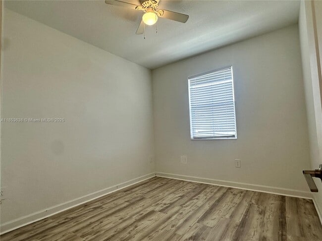 Building Photo - 1658 SE 26th Ter