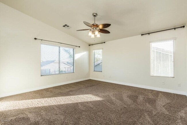 Building Photo - Charming 5 Bed 3 bath Home in Avondale