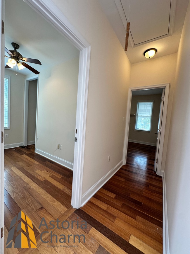 Building Photo - Live in Comfort: Spacious 3 Bedroom 2 Bath...