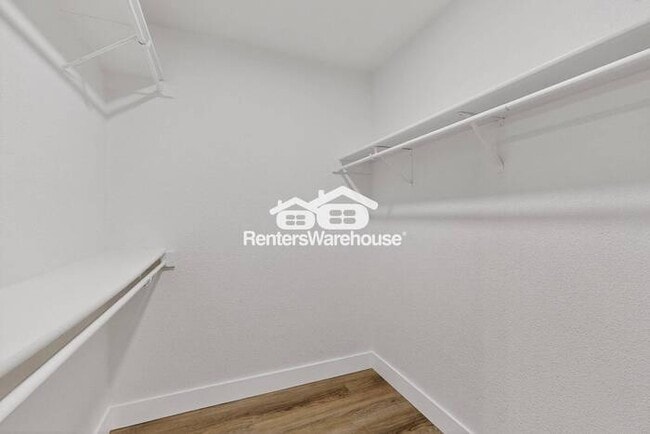 Building Photo - Completely Refreshed and ready for Move IN