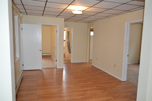 Building Photo - 211 S Main St