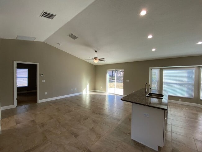 Building Photo - Desirable SW Ocala Neighborhood 3/2/2 **WON"T LAST**