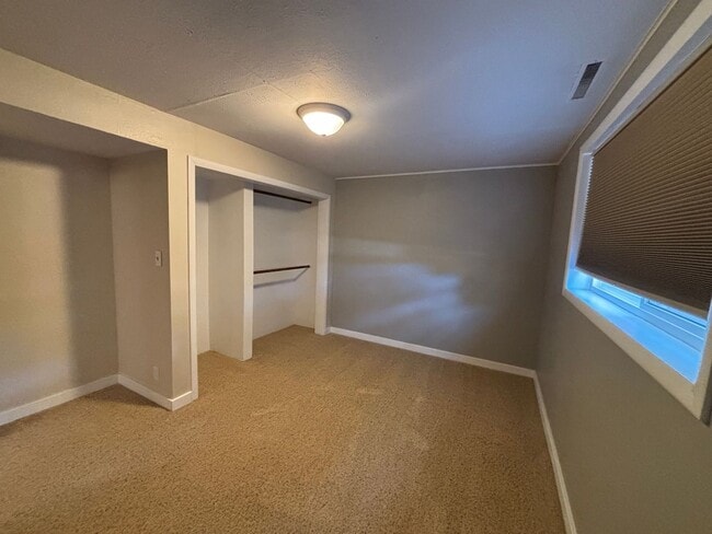 Building Photo - MOVE IN SPECIAL - DECEMBER RENT FREE  -4 Bedroom 2 Bathroom