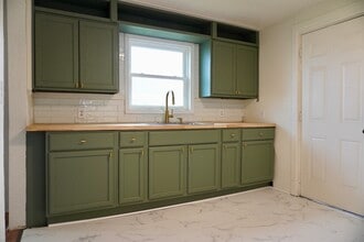 Building Photo - 405 W Main St