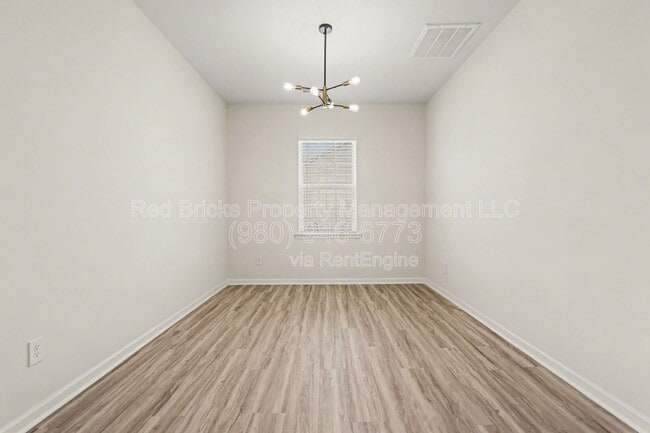 Building Photo - 1362 Secrest Cmns Dr