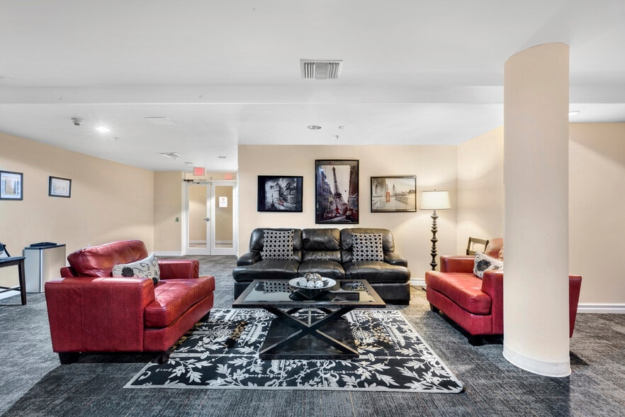 Building Photo - 3750 Santa Rosalia Dr