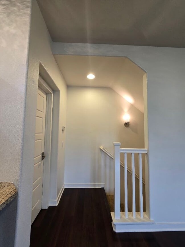 Building Photo - Bright Corner Unit Near Trails with Pool & 2-Car Garage