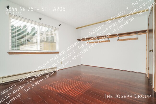 Building Photo - 5844 NE 75th St