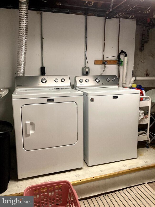 Building Photo - 219 Williams Rd