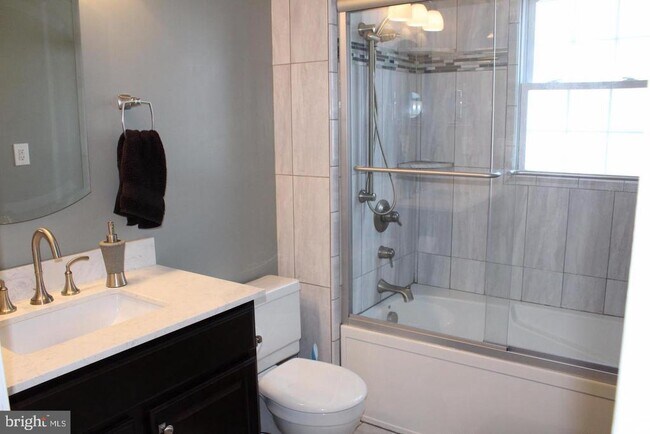 Building Photo - 6031 Rosedale Dr