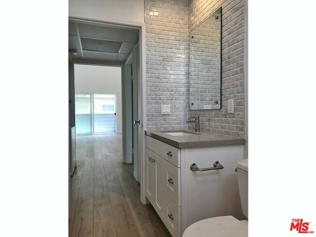 Building Photo - 853 Hayworth Ave