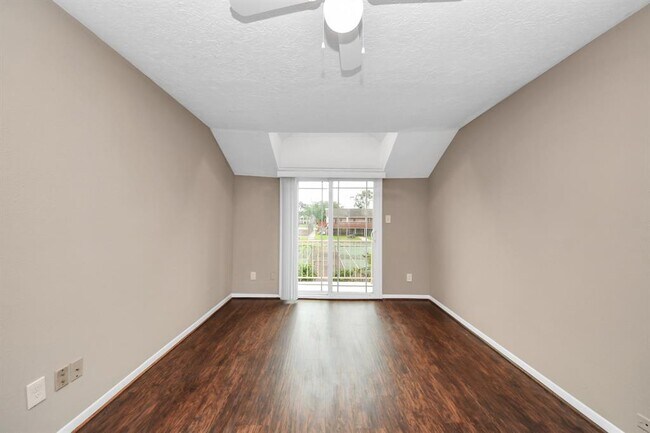 Building Photo - 3009 Beecave Dr
