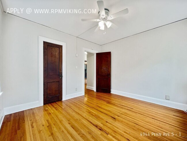 Building Photo - Exceptional 2br 1ba Lower Duplex Unit ~Dep...