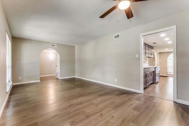 Building Photo - SPACIOUS CHARTER OAKS 4-BEDROOM