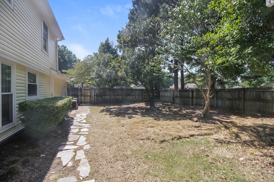 Building Photo - 795 Carianne Cove