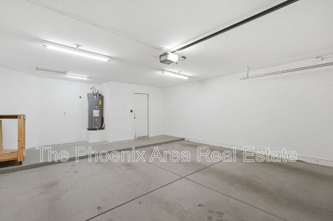 Building Photo - 507 W Nopal Ave